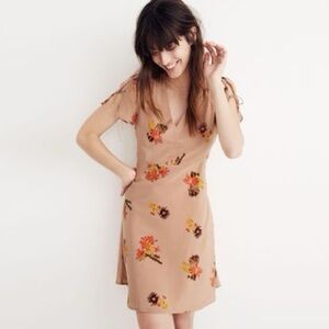 Madewell women’s 100% silk Poppy dress in nude. Size 8
